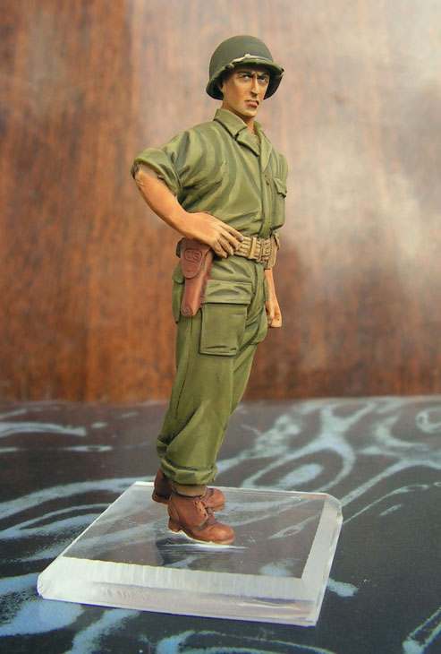 Figures: U.S. Army private and officer, photo #10