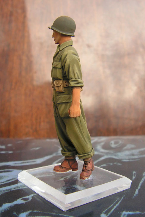 Figures: U.S. Army private and officer, photo #8
