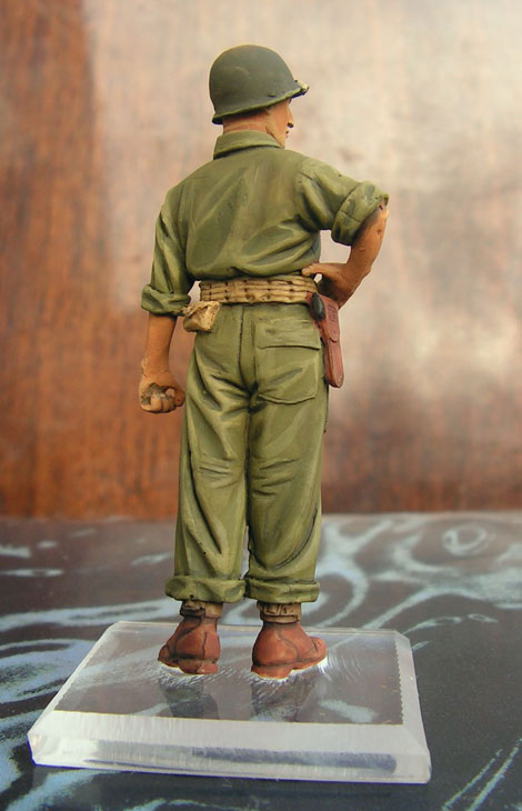 Figures: U.S. Army private and officer, photo #9