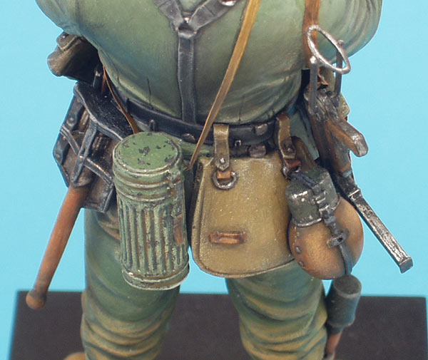 Figures: German soldier with sunflower, photo #9