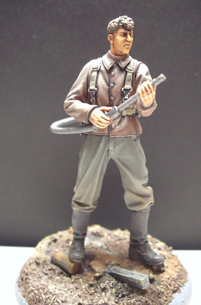 Figures: German soldier with flamethrower, photo #2