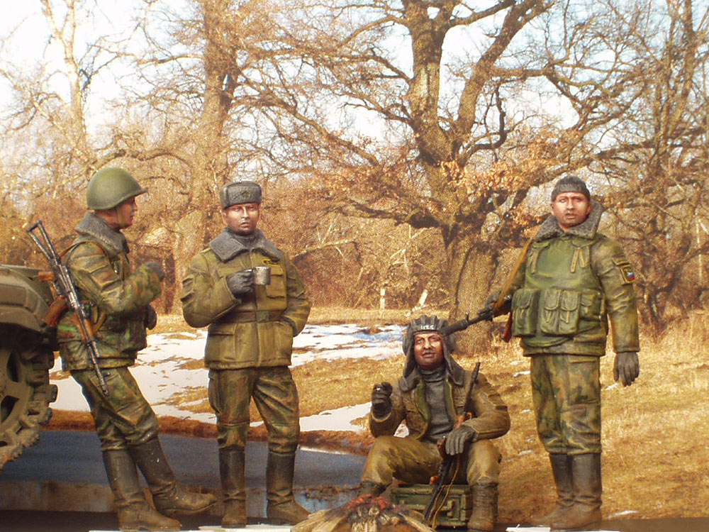 Figures: Modern Russian soldiers at rest, Chechnya, photo #1