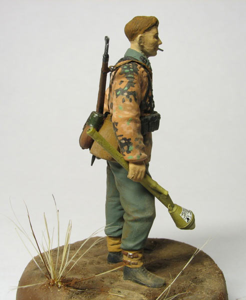 Training Grounds: German soldier with Panzerfaust, photo #2