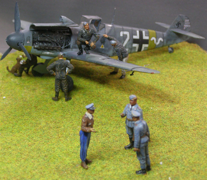 Training Grounds: Bf-109 F-4 with pilots and ground personnel, photo #1