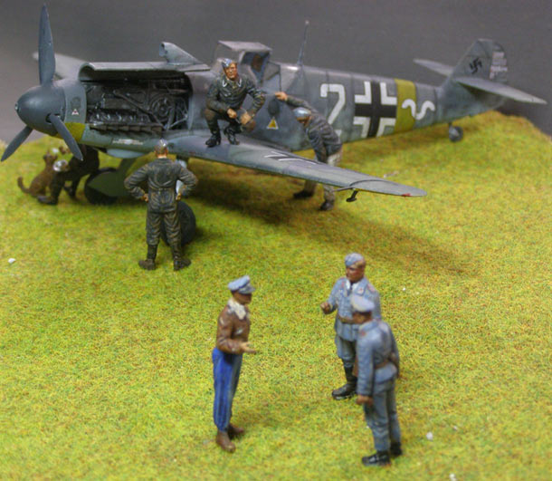 Training Grounds: Bf-109 F-4 with pilots and ground personnel