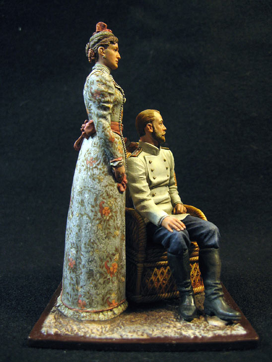 Figures: Emperor Nikolay II with his wife, 1914, photo #2