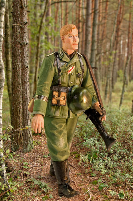 Training Grounds: German soldier at march, photo #1