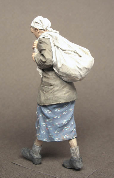 Figures: Russian refugee, WWII, photo #2