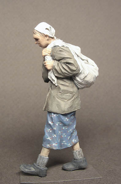 Figures: Russian refugee, WWII, photo #4