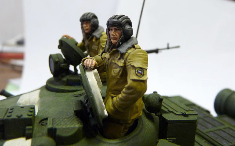 Figures: Russian tank crew, December 1994, photo #2