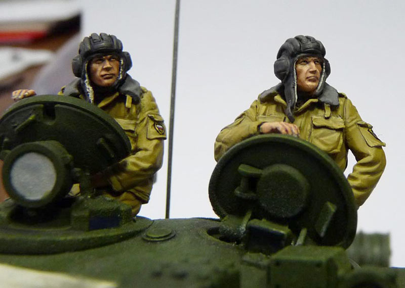 Figures: Russian tank crew, December 1994, photo #3