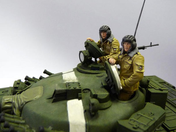 Figures: Russian tank crew, December 1994