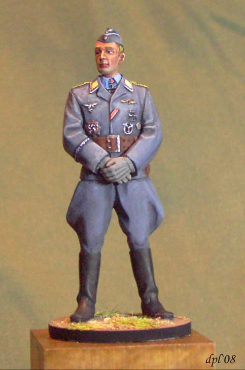 Figures: Luftwaffe hauptmann, 1944, photo #1