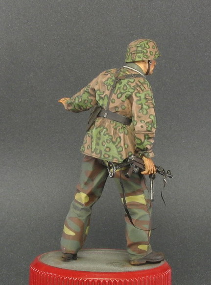 Dioramas and Vignettes: Grenadiers, 12nd SS div. 