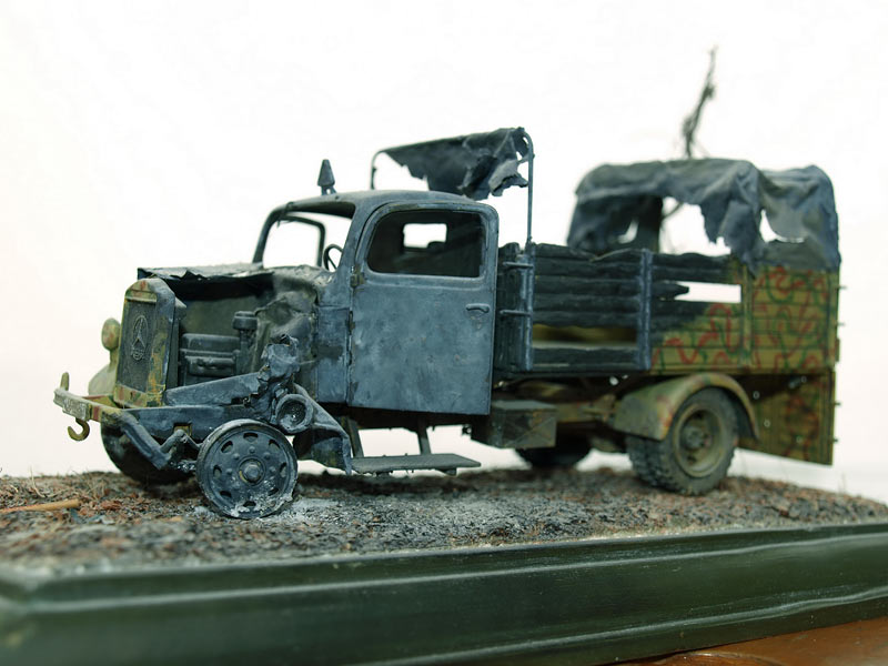 Dioramas and Vignettes: Knocked out Mercedes-Benz L3000, photo #1