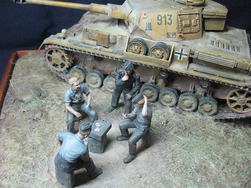 Dioramas and Vignettes: Four crewmen and the dog, photo #1