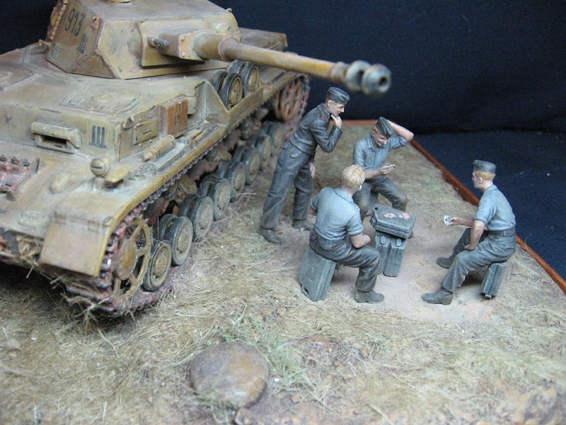 Dioramas and Vignettes: Four crewmen and the dog, photo #3