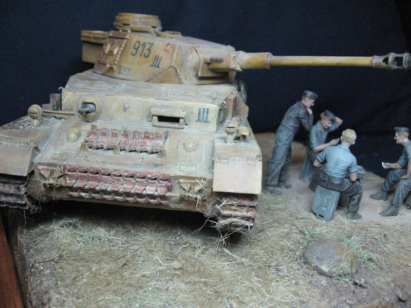Dioramas and Vignettes: Four crewmen and the dog, photo #5