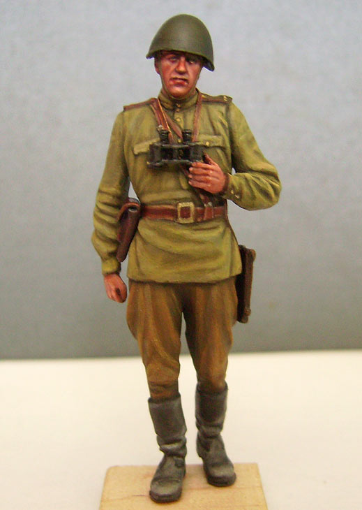 Figures: Red Army officer, summer 1943, photo #1