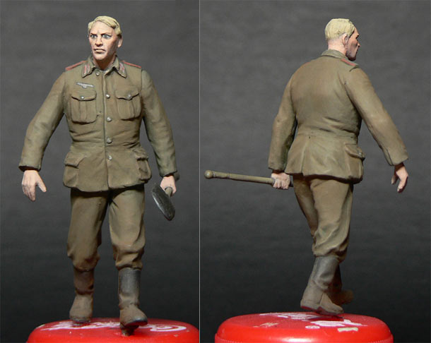 Figures: German artilleryman