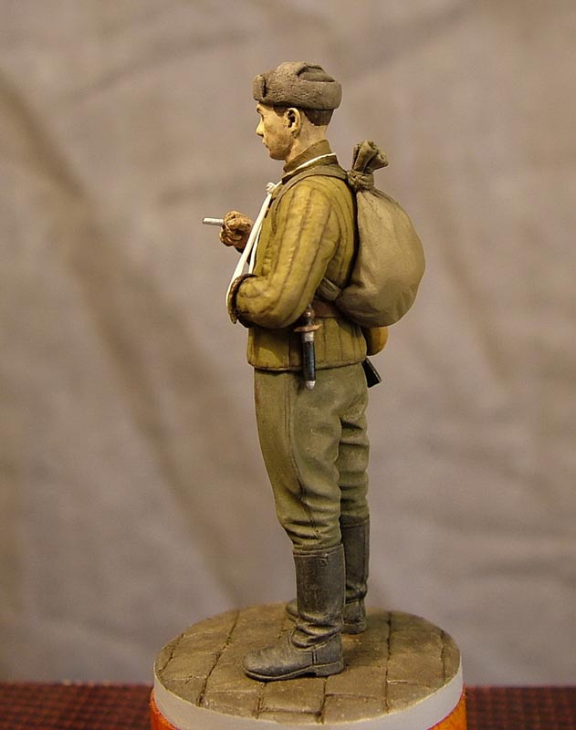 Figures: Wounded Red Army trooper, photo #4