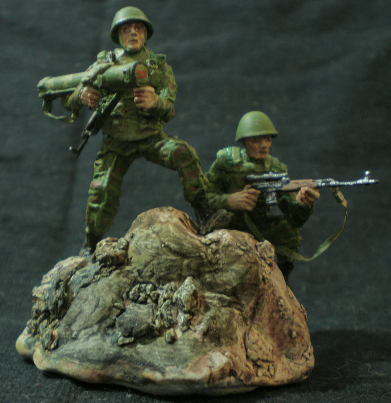 Sculpture: Flamethrower operator and sniper, photo #1