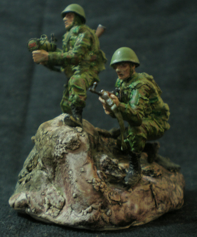Sculpture: Flamethrower operator and sniper, photo #2