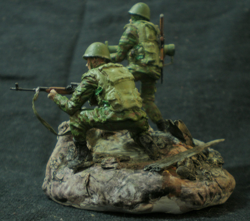 Sculpture: Flamethrower operator and sniper, photo #3