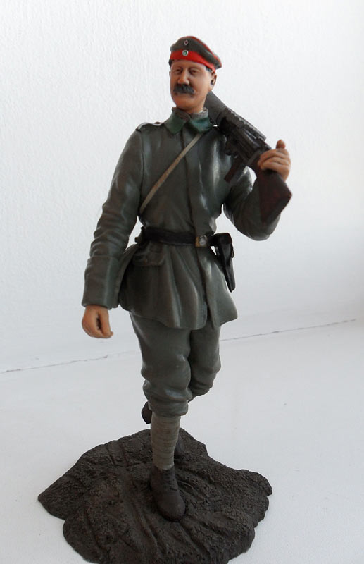 Figures: German machine gunner, 1916, photo #1