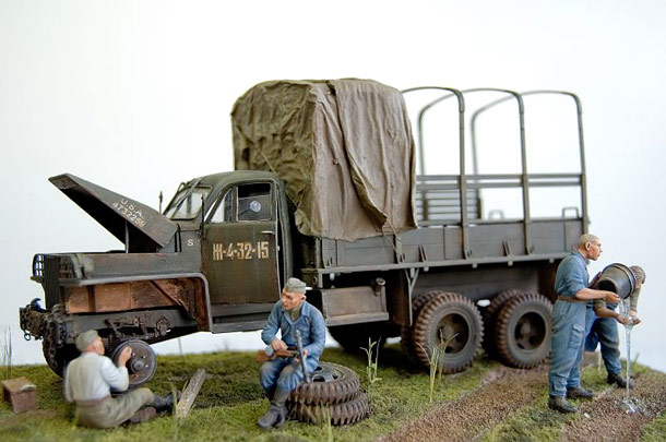 Dioramas and Vignettes: Studebaker US6. Roads of War