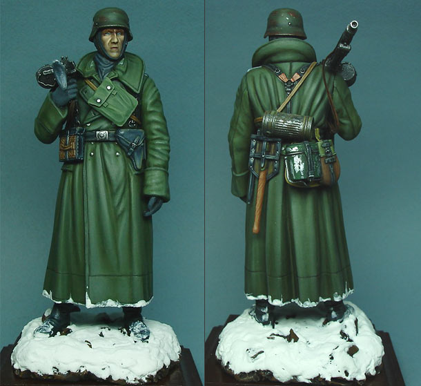 Figures: German machine gunner