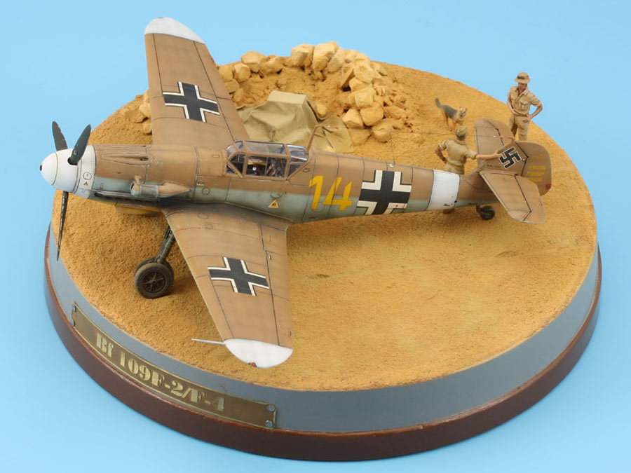 Dioramas and Vignettes: On the dusty airfield, photo #1