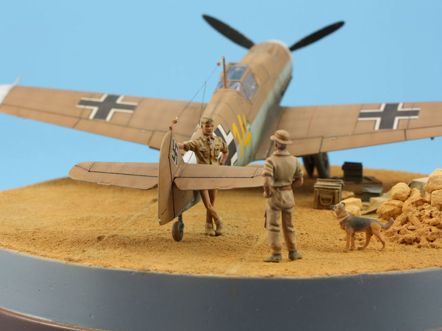 Dioramas and Vignettes: On the dusty airfield, photo #6