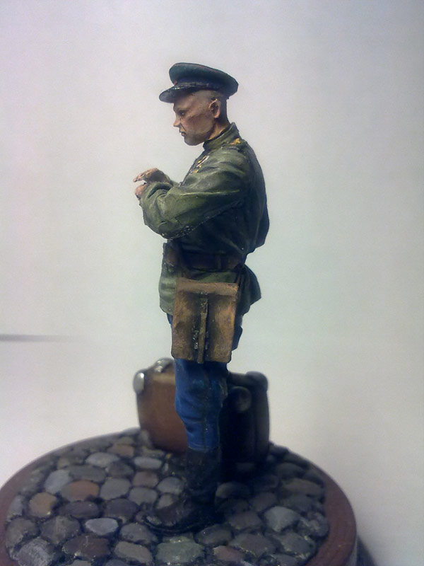 Figures: Soviet border guards officer, 1945, photo #3