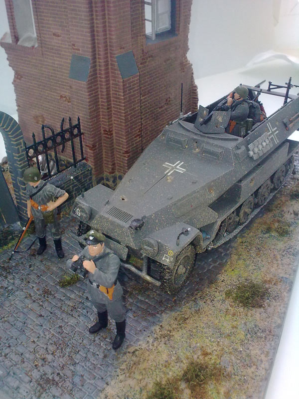 Training Grounds: Germans in town, photo #1