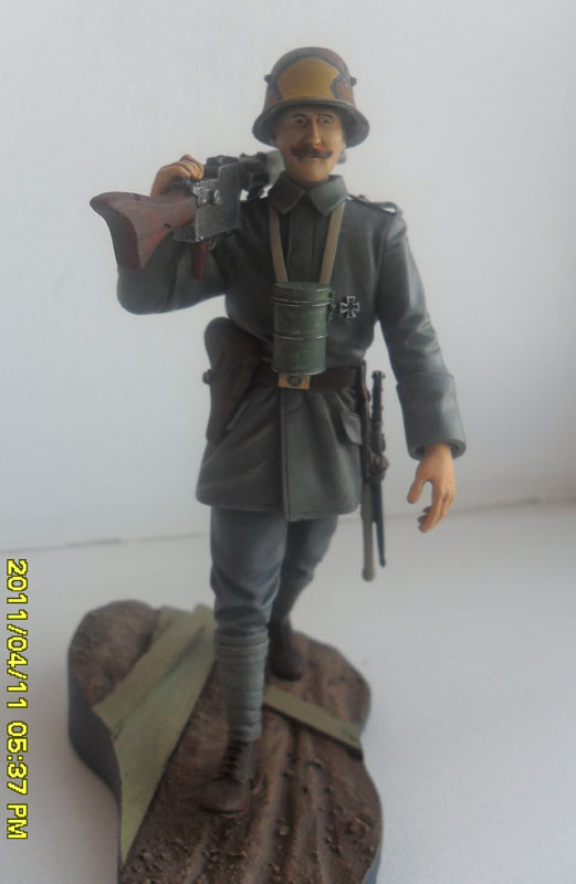 Figures: German machine gunner, 1916, photo #1