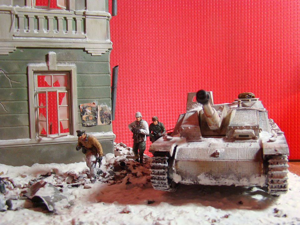 Dioramas and Vignettes: The Chain, photo #4