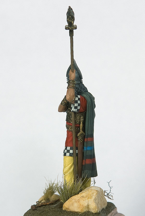 Figures: Celtic standard bearer, 1st century B.C., photo #10