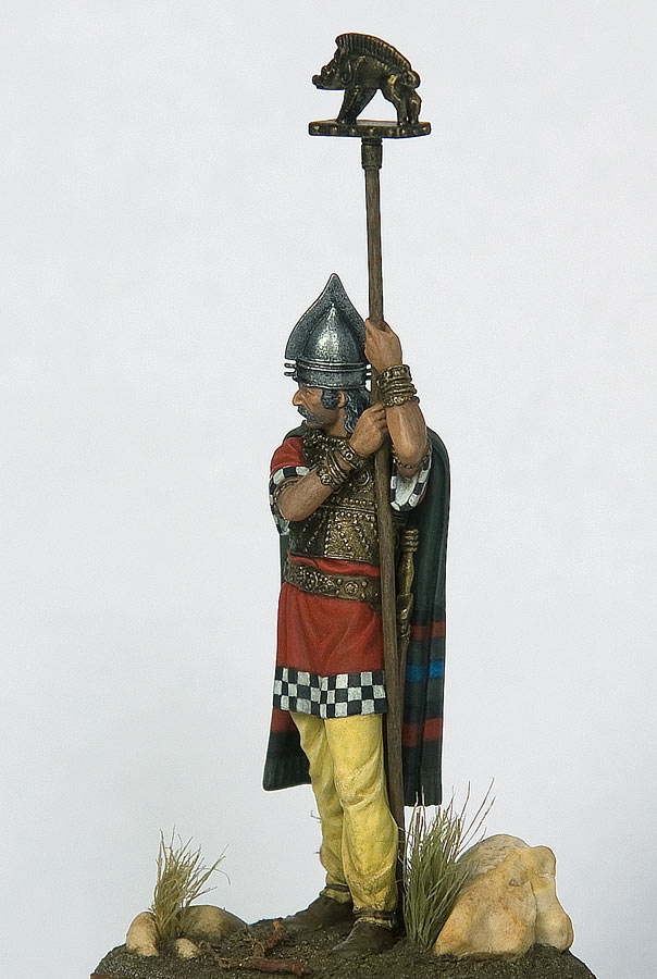 Figures: Celtic standard bearer, 1st century B.C., photo #11