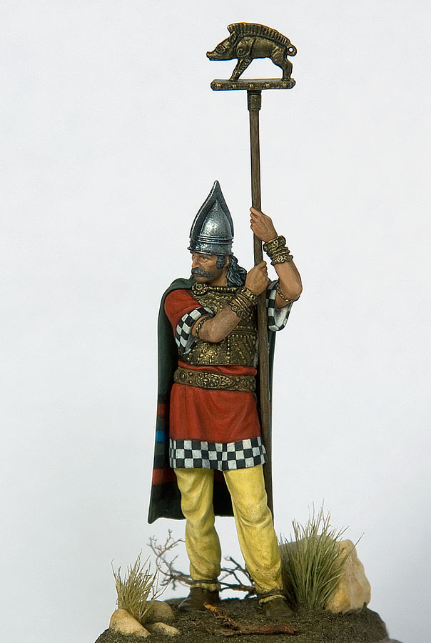 Figures: Celtic standard bearer, 1st century B.C., photo #2