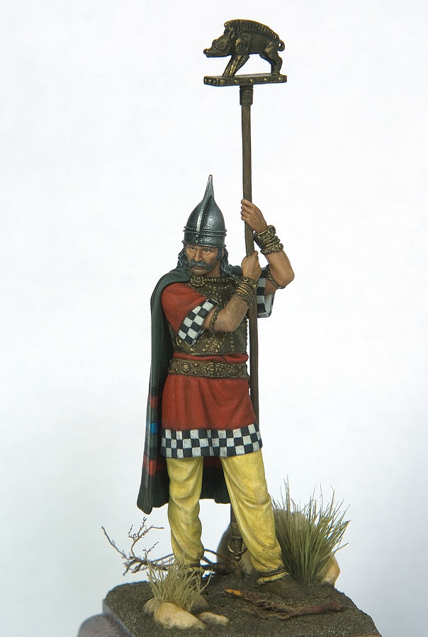 Figures: Celtic standard bearer, 1st century B.C., photo #3
