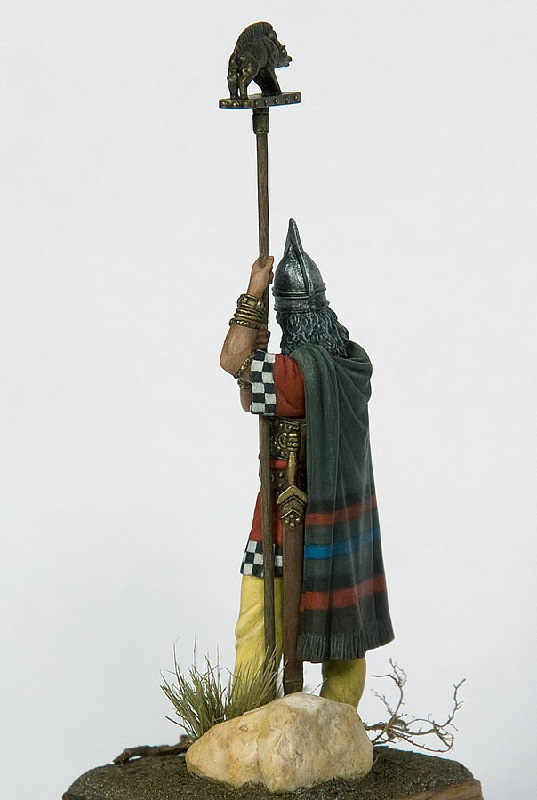 Figures: Celtic standard bearer, 1st century B.C., photo #9