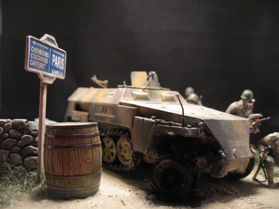 Dioramas and Vignettes: Changing position, photo #1
