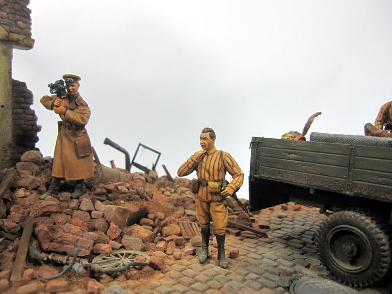 Dioramas and Vignettes: Smile for the Motherland, photo #10
