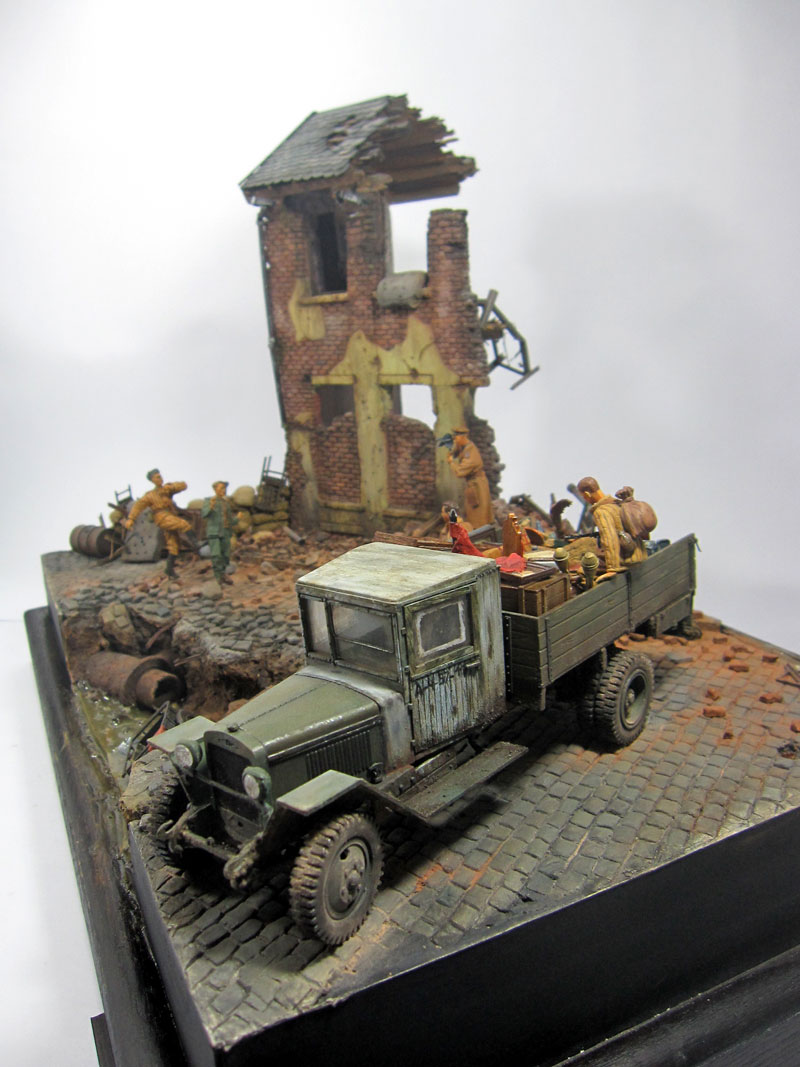 Dioramas and Vignettes: Smile for the Motherland, photo #2