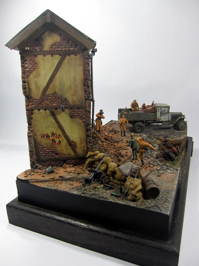 Dioramas and Vignettes: Smile for the Motherland, photo #5