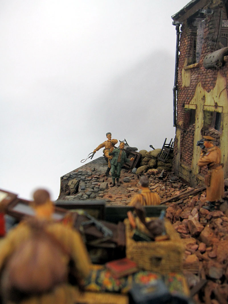Dioramas and Vignettes: Smile for the Motherland, photo #6