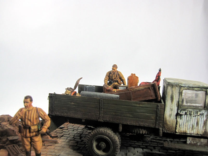 Dioramas and Vignettes: Smile for the Motherland, photo #8