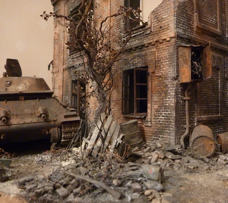 Dioramas and Vignettes: Soldier and workman, photo #20