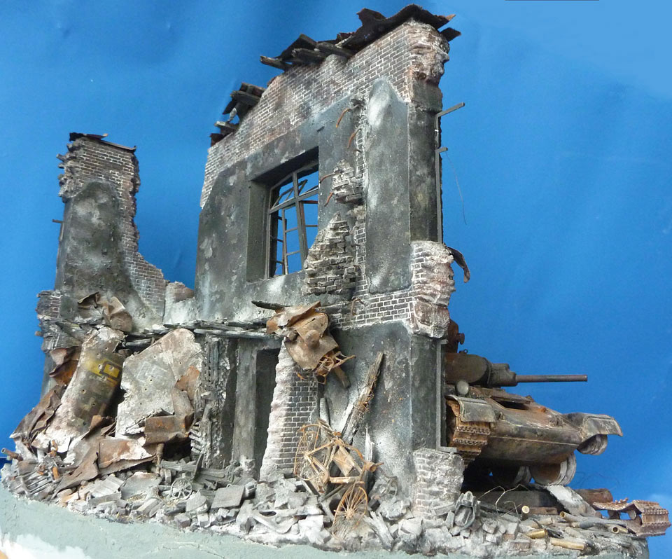 Dioramas and Vignettes: Soldier and workman, photo #9